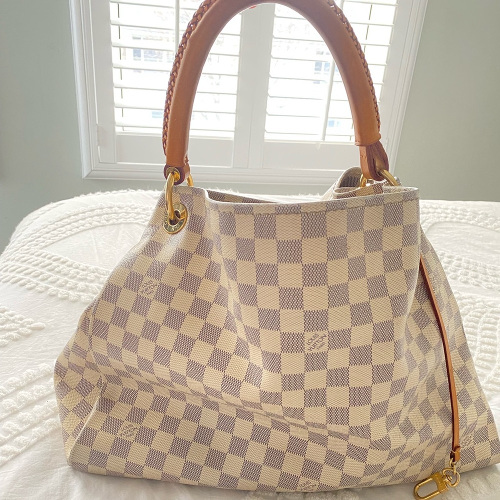Pre-loved authentic Louis Vuitton Artsy MM Damier Azur